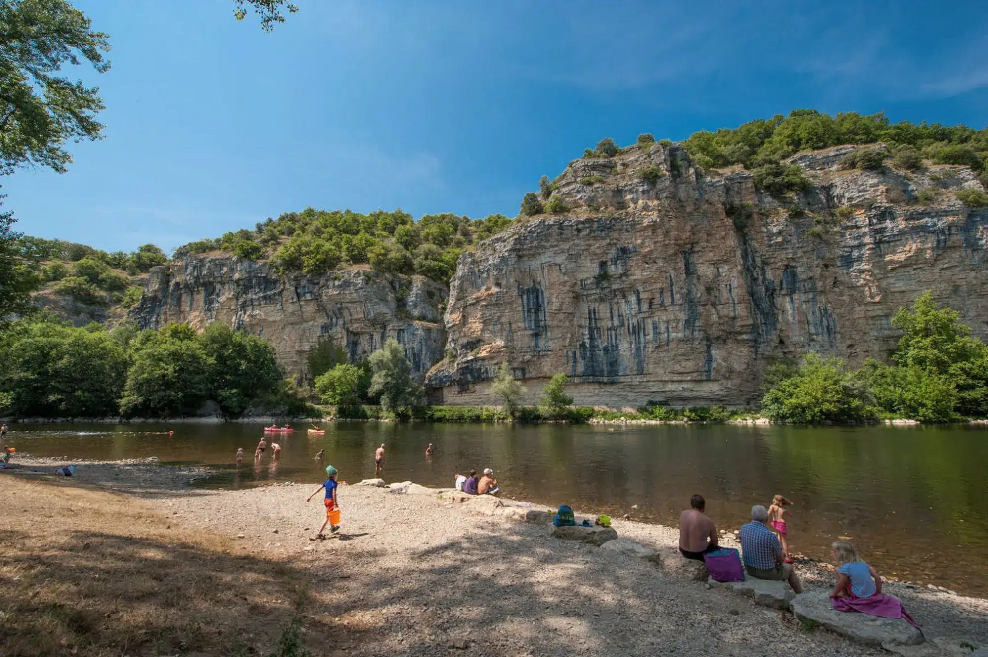 lodges mas de nadal plage rivière