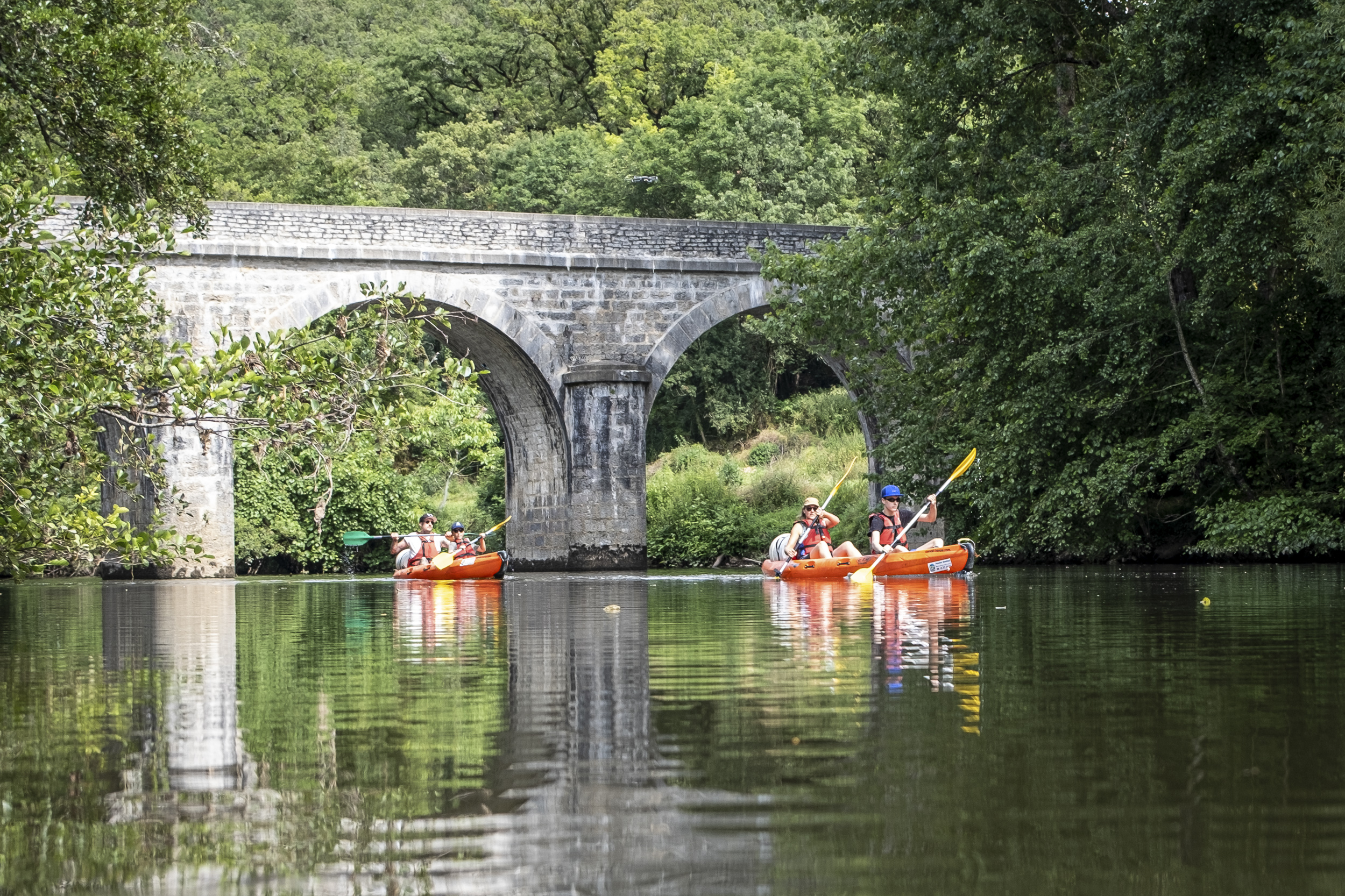 en canoé sur le célé en famille